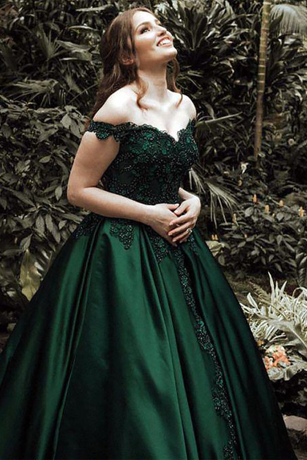 Schulterfreies Ballkleid mit Spitze