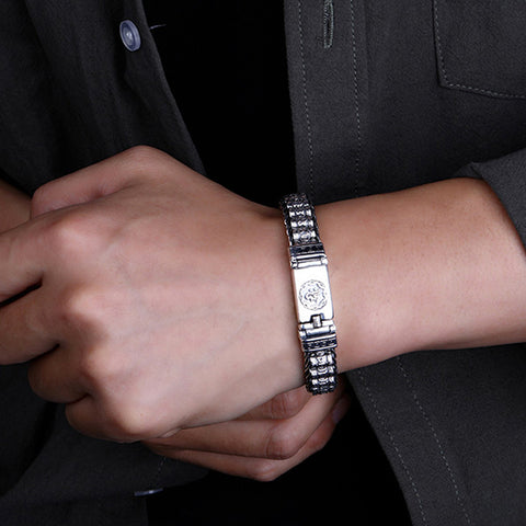 Pulsera de plata de ley con ruedas de oración y mantras budistas 