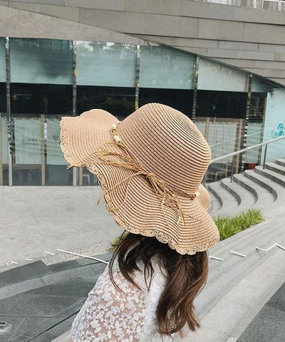 Sombrero para el sol flexible tejido de paja con cuentas de clavo de color caqui y UPF 50+ 