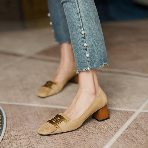 Herbst-Outfit Französische Retro-Metall-Damenschuhe Frühlingsschnalle Quadratischer Kopf Damen-Einzelschuhe Klassische dicke Absätze Weiche Leder-Damenpumps