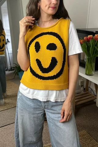 Camiseta sin mangas suelta y versátil con estampado único de cara feliz 