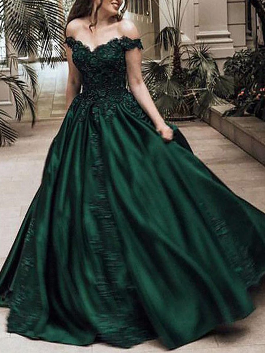 Ärmelloses, schulterfreies Satin-Abendkleid mit Schleppe und applizierten Perlen