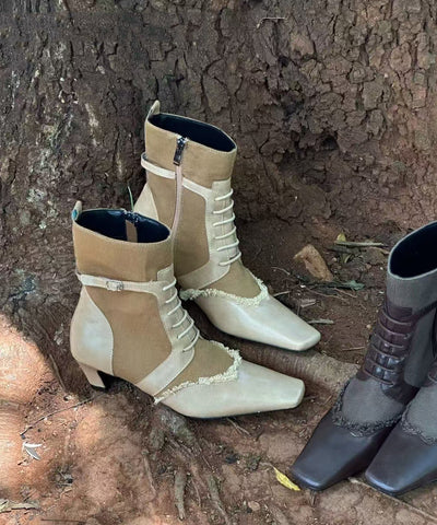 Stilvolle, klobige Stiefel mit Schnürung und Reißverschluss in Khaki 