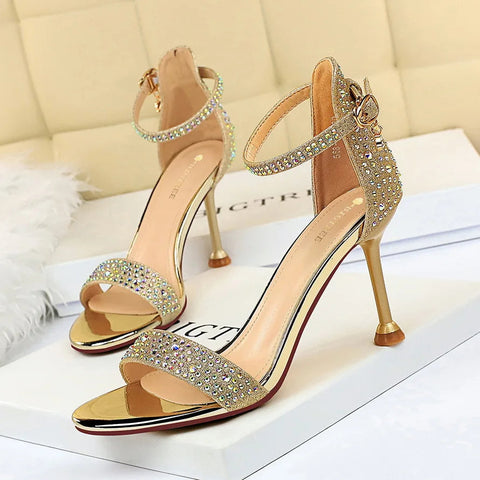 Zapatos de tacón alto de aguja para mujer, con punta abierta y diamantes de imitación, para boda, con sandalias de tiras de una sola línea, para banquetes, de verano, nuevos y sexys. 