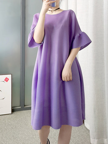 Elegante selección de vestidos midi de cuello redondo, color liso, plisados, con mangas acampanadas y corte A 