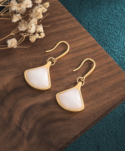Elegantes pendientes colgantes de jade blanco antiguo en forma de abanico 
