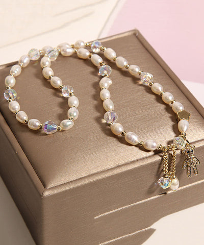 Pulsera informal con dije de osito de perla con incrustaciones de aleación de champán 