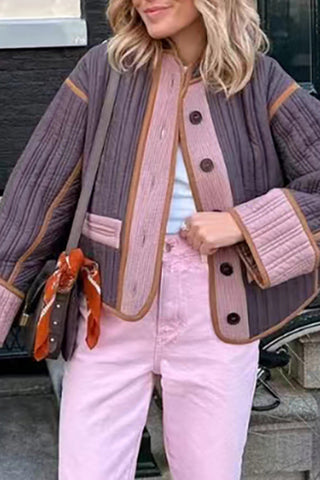 Langärmliger Baumwollmantel mit kontrastierenden Taschen und Knöpfen 