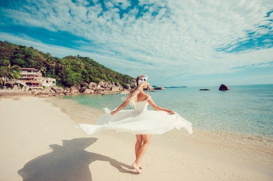Vestidos de novia de chifón largos de encaje con hombros descubiertos para la playa