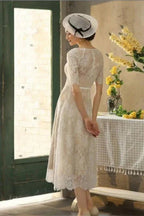 Hermosos vestidos de novia cortos de encaje con corte A y mangas 3/4