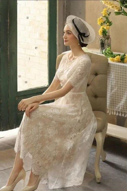 Hermosos vestidos de novia cortos de encaje con corte A y mangas 3/4