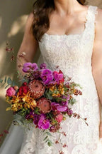 Precioso vestido de novia largo sin mangas con apliques, escote cuadrado y corte en A de encaje