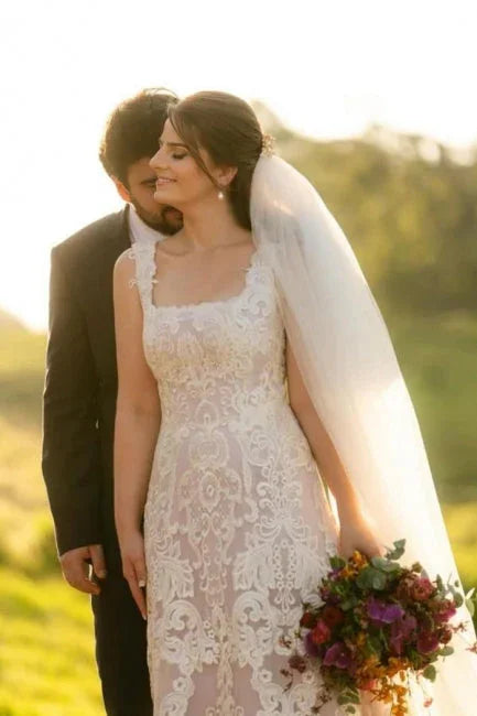 Precioso vestido de novia largo sin mangas con apliques, escote cuadrado y corte en A de encaje