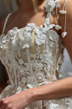 Beautiful A-Line Tulle Lace Spaghetti Straps Sleeveless Short Wedding Dress With Appliques