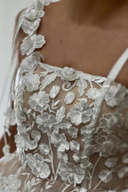 Beautiful A-Line Tulle Lace Spaghetti Straps Sleeveless Short Wedding Dress With Appliques