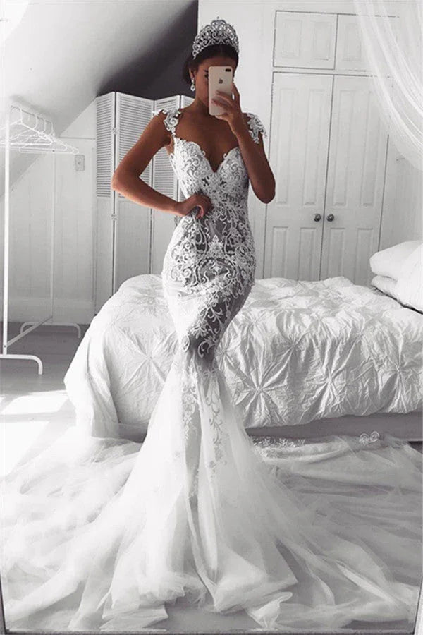Wunderschönes Brautkleid im Meerjungfrauenstil mit Trägern, transparentem Tüll, ärmellos, mit Applikationen
