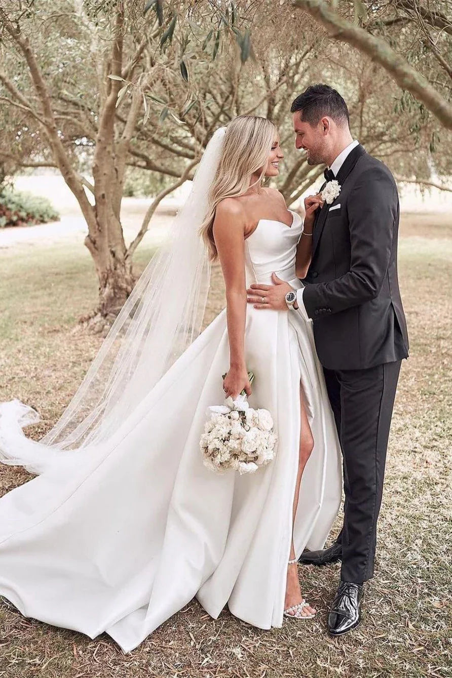 Hermoso vestido de novia sencillo blanco de corte A con abertura lateral