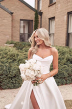 Hermoso vestido de novia sencillo blanco de corte A con abertura lateral