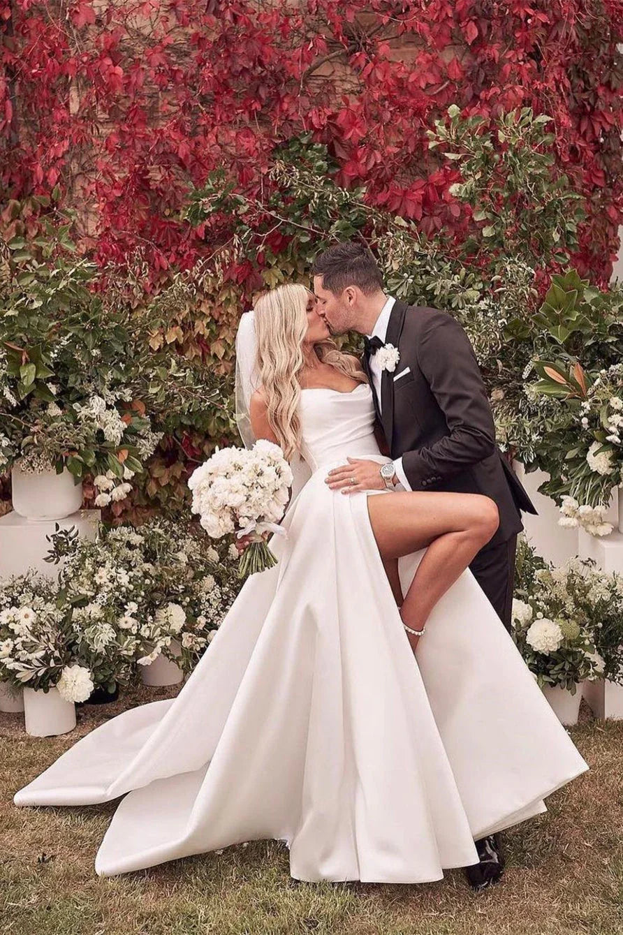 Hermoso vestido de novia sencillo blanco de corte A con abertura lateral