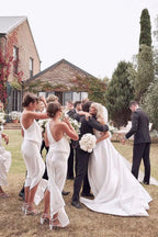 Hermoso vestido de novia sencillo blanco de corte A con abertura lateral