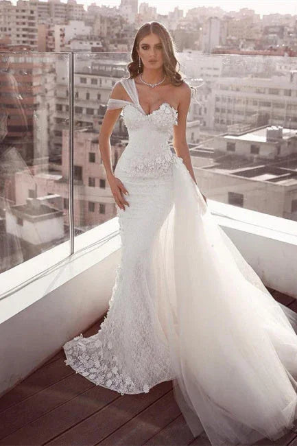 Hermosos vestidos de novia de tul con escote sirena y encaje