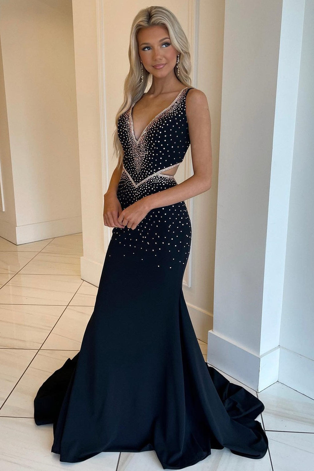 Meerjungfrauen-Abendkleid aus Jersey mit V-Ausschnitt und Perlenbesatz