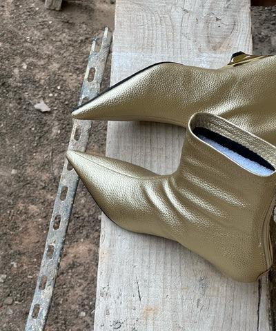 Stilvolle silberne Spleißstiefel aus Kunstleder mit spitzer Zehenpartie 