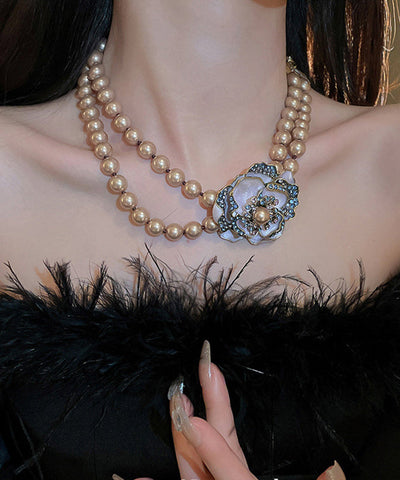 Collar con colgante floral de perla y circonita de aleación de plata fina 
