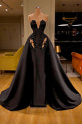 Schwarzes, langes Ballkleid mit Überrock, Applikationen und Herzausschnitt