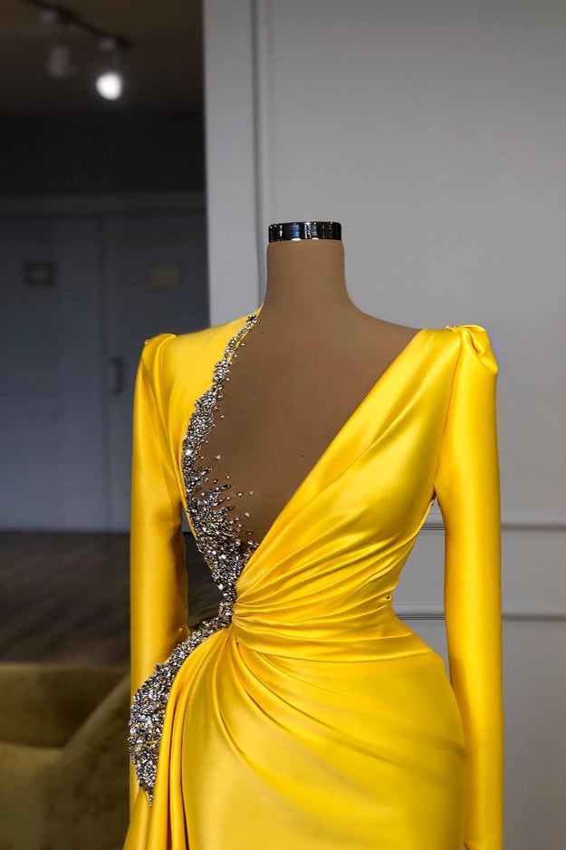 Leuchtend gelbes, langärmeliges Ballkleid mit V-Ausschnitt, Metallic-Pailletten und langen Ärmeln