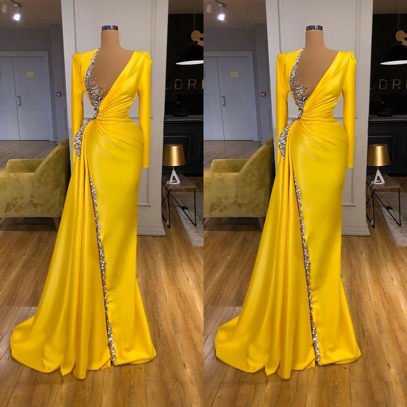Leuchtend gelbes, langärmeliges Ballkleid mit V-Ausschnitt, Metallic-Pailletten und langen Ärmeln
