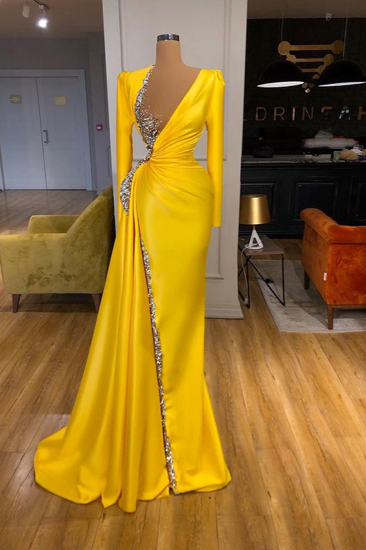 Leuchtend gelbes, langärmeliges Ballkleid mit V-Ausschnitt, Metallic-Pailletten und langen Ärmeln