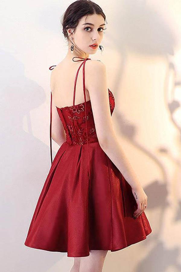 Kurzes Abschlussballkleid aus Spitze mit V-Ausschnitt, Homecoming-Kleid