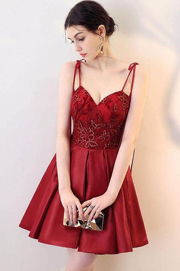 Kurzes Abschlussballkleid aus Spitze mit V-Ausschnitt, Homecoming-Kleid