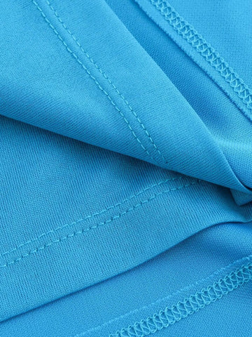 Rückenfreies, tief ausgeschnittenes, plissiertes Maxikleid 