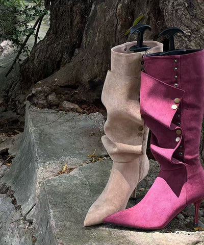 Schwarze Wildlederstiefel mit Nietenspleißung und spitzer Zehenpartie 