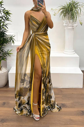 Vestido largo plisado con abertura y estampado floral de gasa de Dreamland 