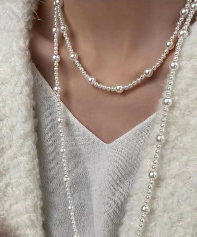 Elegante collar de cuentas adornadas con perlas de aleación blanca 