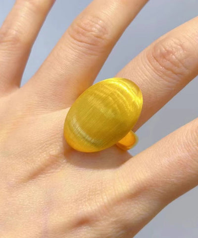 Anillos modernos en forma de huevo de paloma de oro amarillo de 14 quilates 