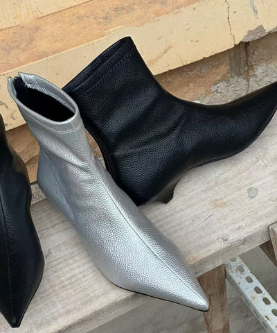 Stilvolle silberne Spleißstiefel aus Kunstleder mit spitzer Zehenpartie 
