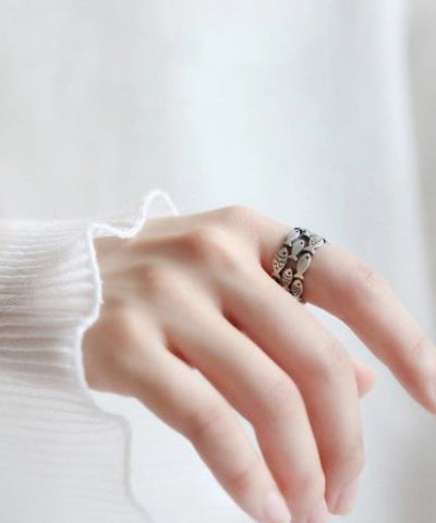 Kurze Seiden-Sterlingsilber-Ringe mit ausgehöhlten kleinen Fischen 