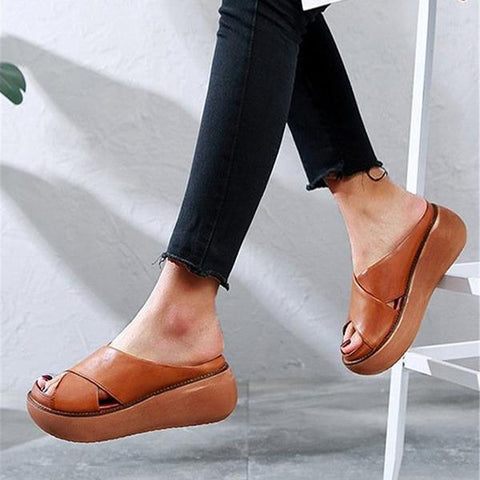 Plateau-Sandalen mit überkreuzten Riemen 