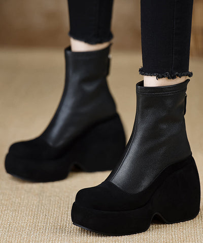 Neue schwarze Stiefel mit Keilabsatz und Reißverschluss aus Schaffell 