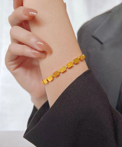 Hermosa pulsera de acero inoxidable dorado con cadena de hueso de serpiente y forma de corazón. 
