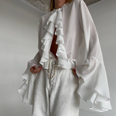 Bluse aus transparentem Chiffon mit Rundhalsausschnitt, Glockenärmeln und Wasserfall-Rüschen 