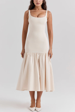 Vestido midi de cintura baja con tirantes anchos y escote cuadrado de silueta elegante 
