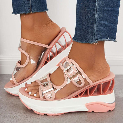 Transparente Slipper mit Keilabsatz und Doppelschnalle 