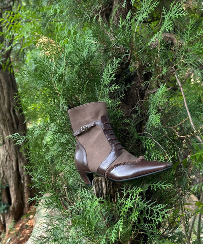Stilvolle, klobige Stiefel mit Schnürung und Reißverschluss in Khaki 