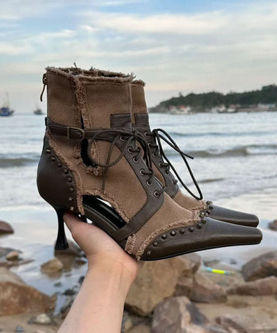 Botas elegantes de piel de vaca marrón oscuro con tacón alto y cordones 