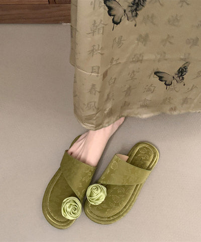 Nuevas pantuflas con puntera y estampado floral morado de estilo chino 